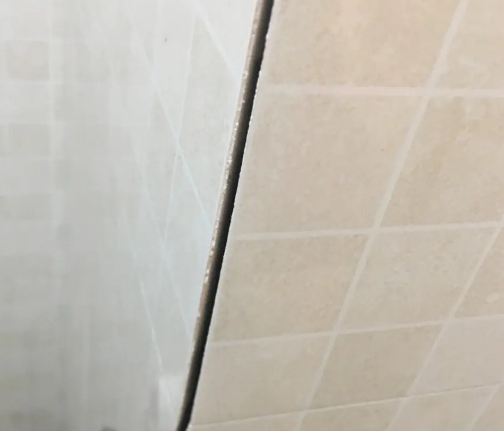 惠农瓷砖空鼓维修公司分享阳台瓷砖脱落的修复过程可以分为以下几个步骤