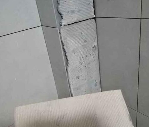 惠农瓷砖空鼓维修公司分享下厨房瓷砖脱落的补救措施。